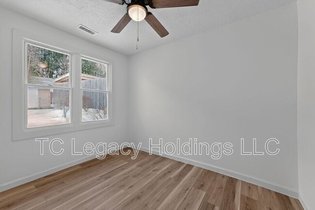 Building Photo - 218 George St