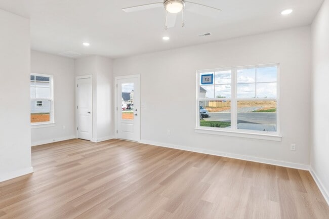 Building Photo - Brand new home in a great location central to all of Tri-Cities