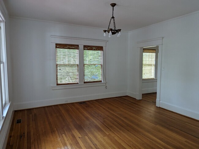 Building Photo - 901 W Markham Ave