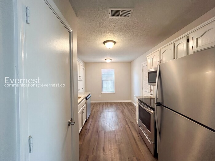 Building Photo - 6832 Maury Dr