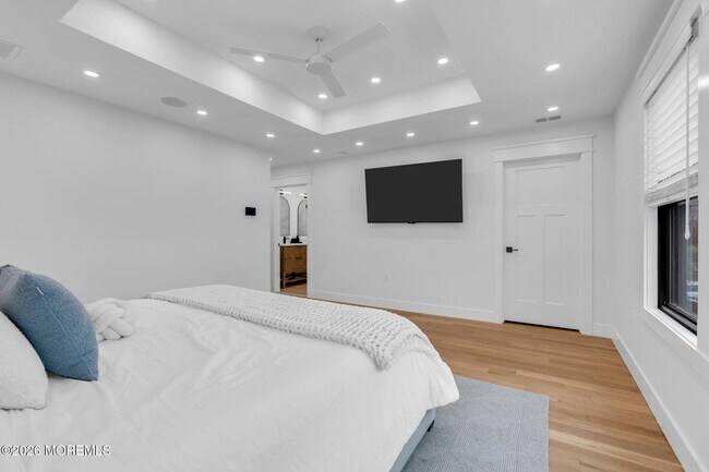 Building Photo - 2017 5th Ave