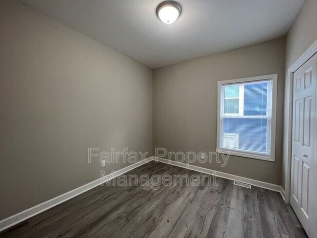 Building Photo - 2305 Owen St