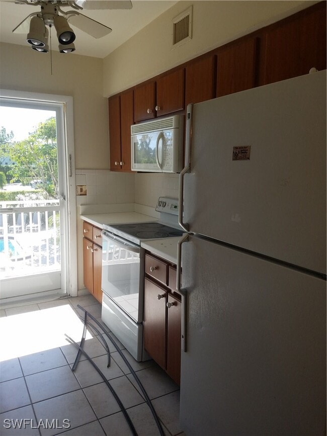 Building Photo - 216 Banyan Blvd