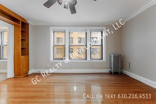 Building Photo - *** 2 FREE WEEKS OF RENT! SPACIOUS 1 BED I...