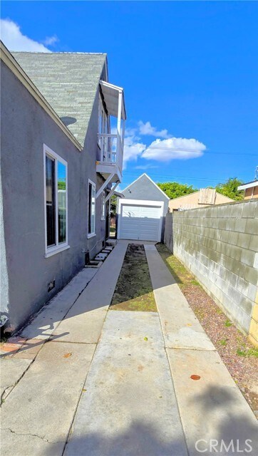 Building Photo - 5747 Jefferson Ave