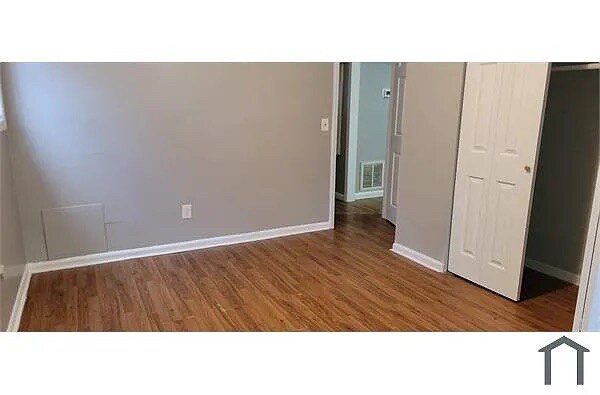 Building Photo - Room in Duplex on Glenwoods Dr