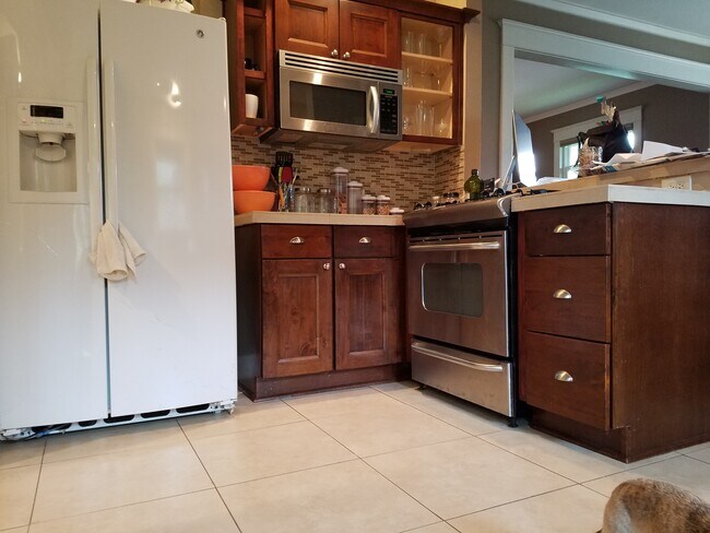 Kitchen - 705 NE 73rd Ave