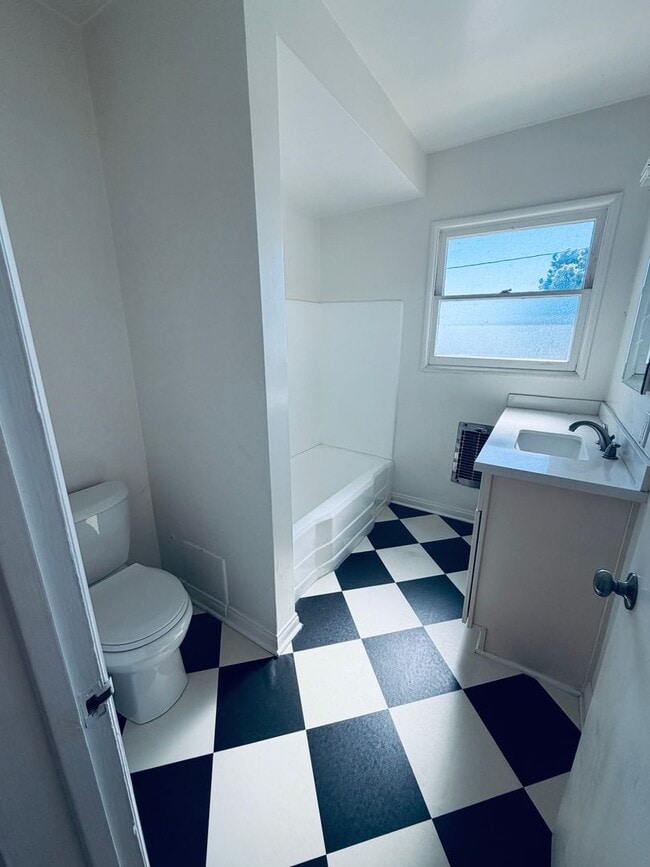 Building Photo - 310