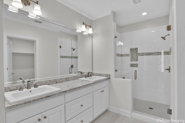 Building Photo - Luxury, Convenience & Fun All in One! Noth...