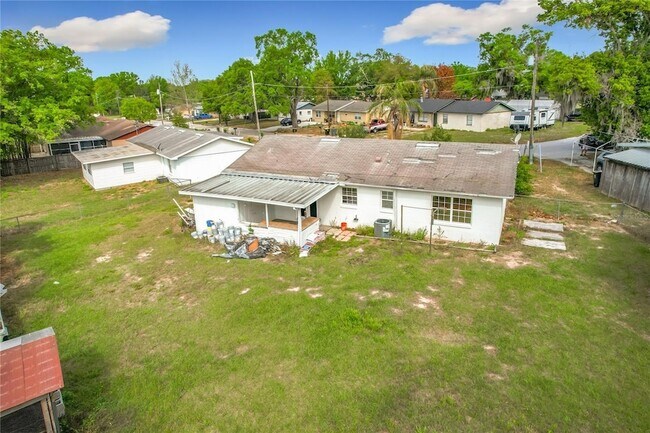 Building Photo - 201 Valencia Dr