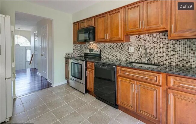 Kitchen - 14604 McKnew Rd