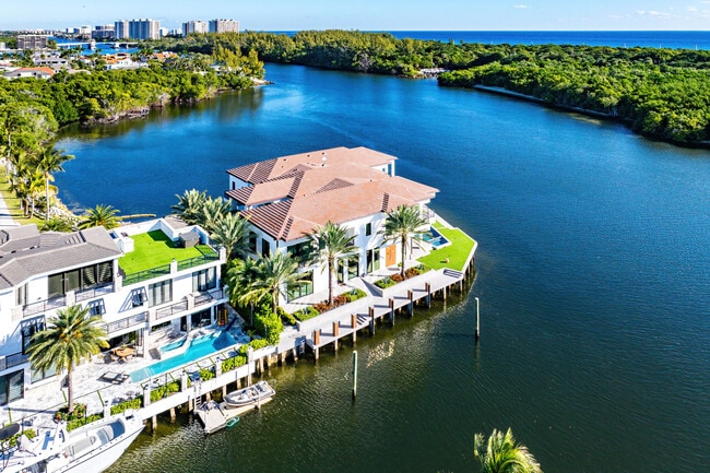 Building Photo - 2934 NE 8th Ave