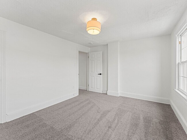 Building Photo - Beautifully Updated 3-Bedroom Home with Spacious Front Porch in Mount Holly
