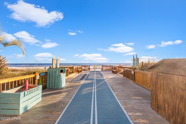 Building Photo - 8743 Thomas Dr