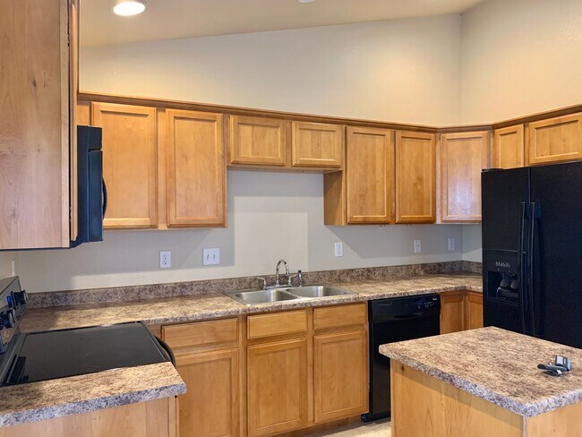 Building Photo - Beautiful 3 Bedroom 2 Bath Ranch-Style Home in West Loveland!