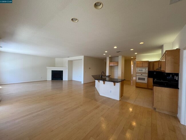 Building Photo - 4641 Palomino Way