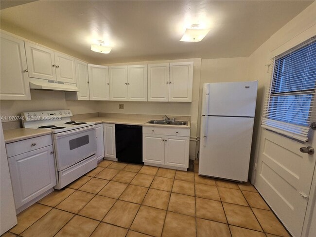 Building Photo - 1475 NE 125th Terrace