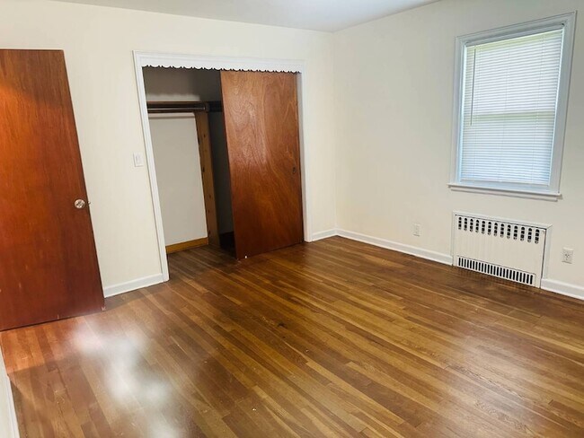 Building Photo - 75 Elm Ave