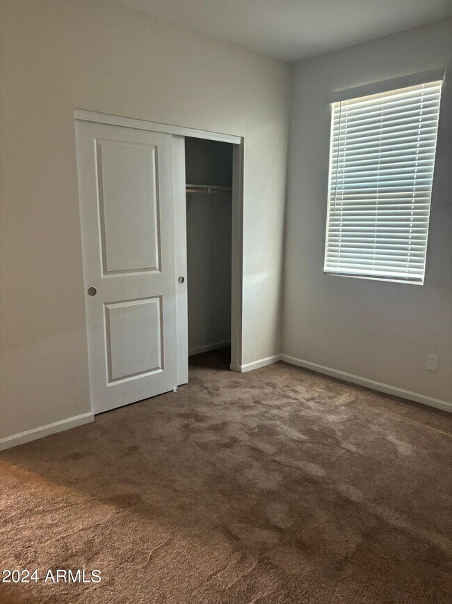 Building Photo - 2002 E Brooklyn Dr