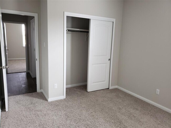 Building Photo - 118 Lullaby Dr