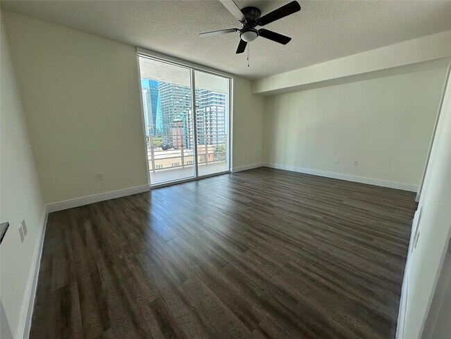 Building Photo - 110 St