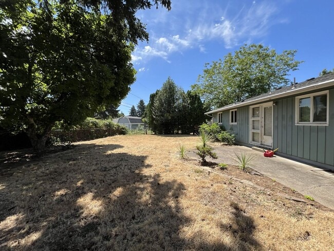 Building Photo - Charming Single-Level 3 Bedroom Home with Spacious Fenced Backyard, Landscaping Included & Great ...