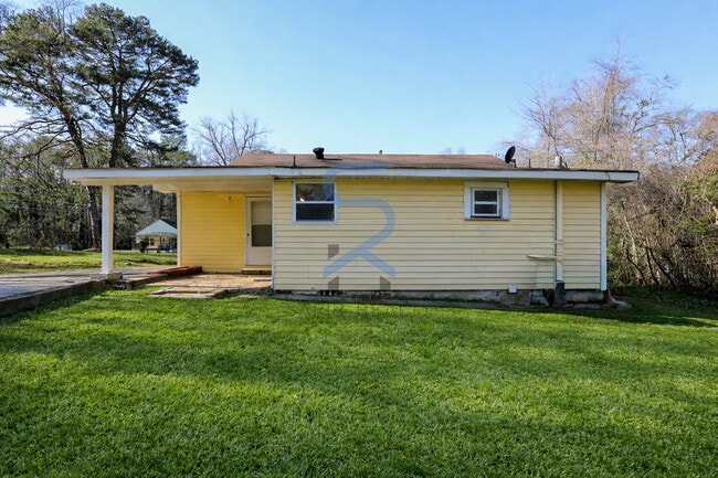 Building Photo - Move in before January 15th and get $100 OFF your rent for the first 3 months — PLUS a $250 Amazo...