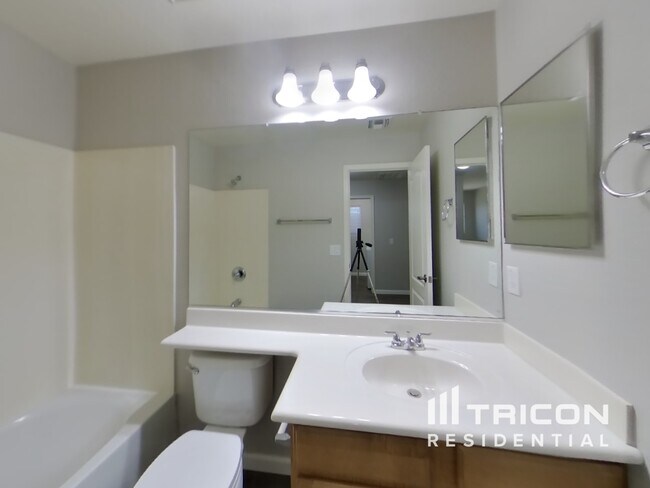 Building Photo - 4360 E Carla Vista Dr
