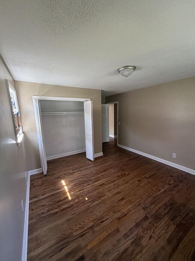 Building Photo - 3208 Downes Grove Rd
