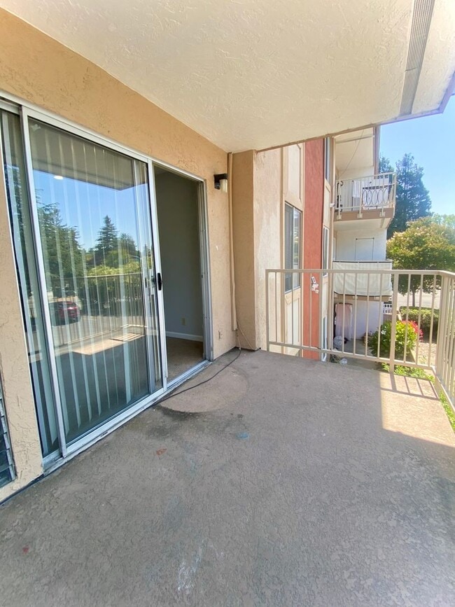 Building Photo - Cozy 1-bedroom Condo for Rent- Parkmont!