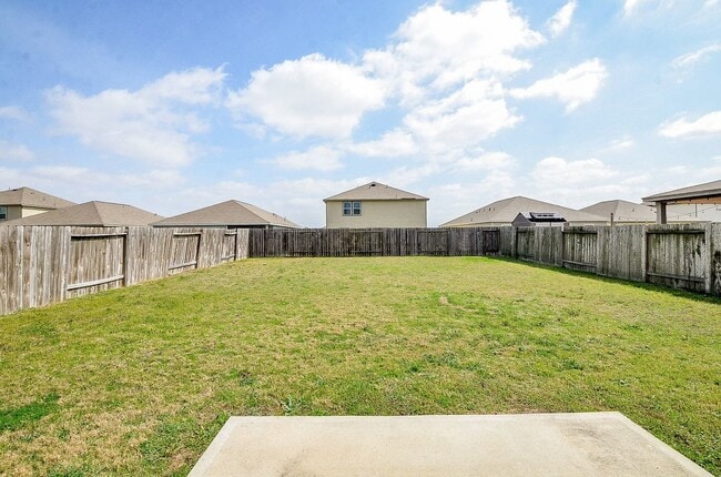 Building Photo - 1013 Banyon Tree Ln