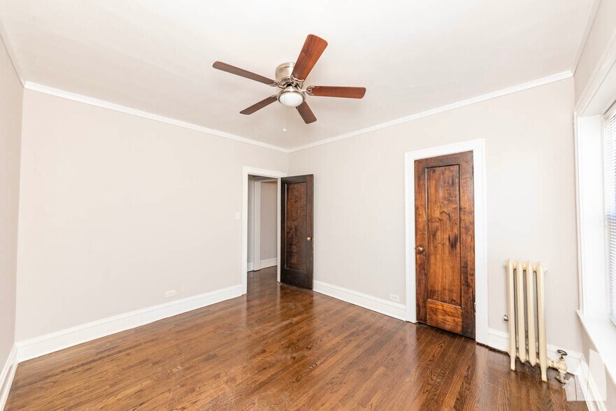 Building Photo - 5045 N Wolcott Ave