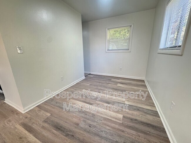 Building Photo - 4794 Gardiner Dr