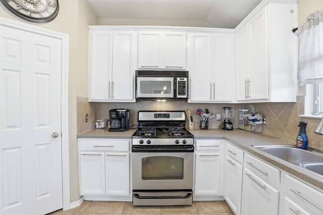 Building Photo - 11402 Overland Trail Dr