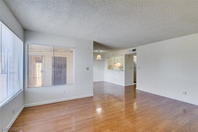 Building Photo - 1404 Santa Anita Dr