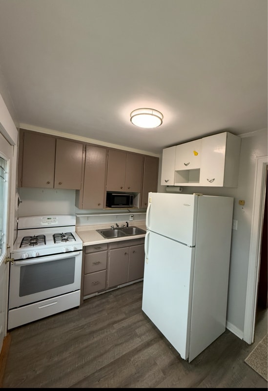 Building Photo - 817 E Water St