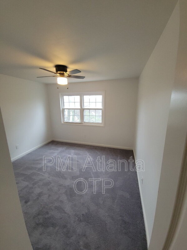 Building Photo - 1782 Millview Dr NE