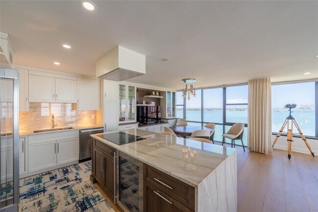 Building Photo - 770 S Palm Ave