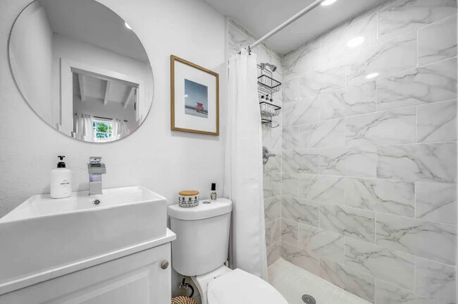 Building Photo - 140 SE 9th Ave