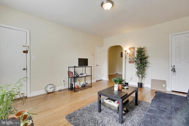 Primary Photo - 4009 8th St NE