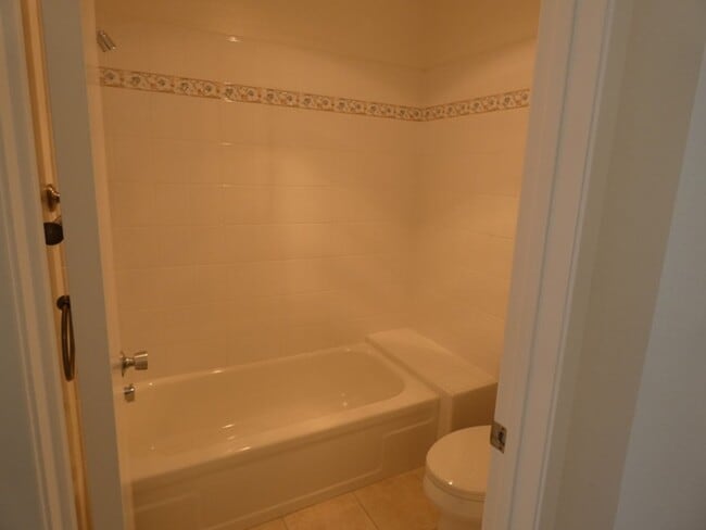 Building Photo - Spacious Townhome at Stonebridge