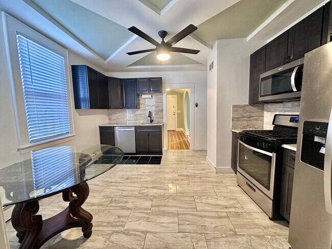 Building Photo - 928 Townsend Ave