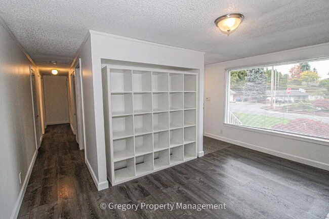 Building Photo - 1202 44th St SE