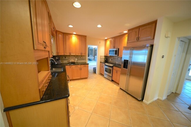 Building Photo - 2509 NE 35th Dr