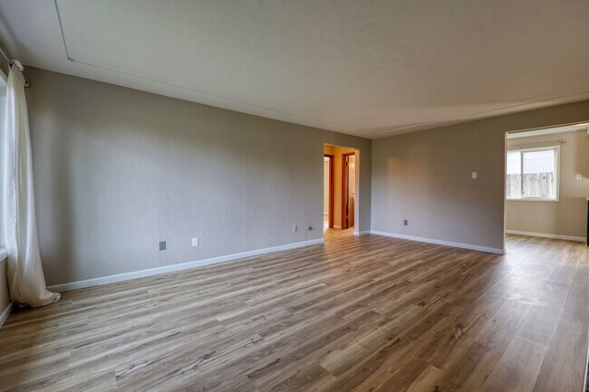 Building Photo - 503 N 5th Ave SW