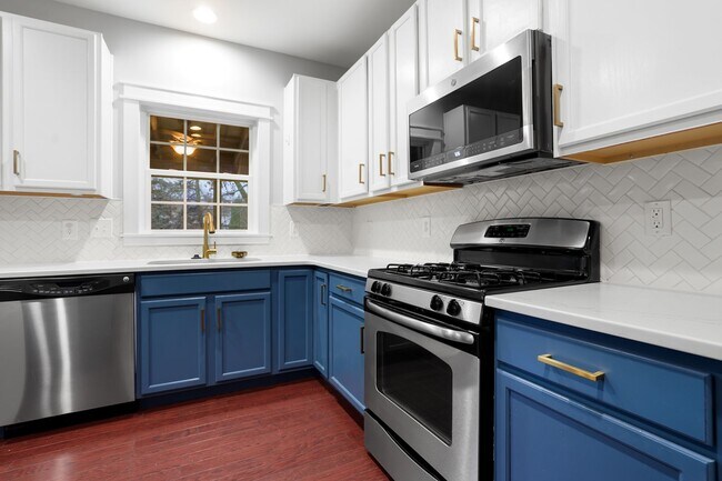 Building Photo - 2040 Towering Oaks Drive