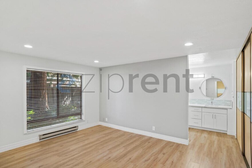 Building Photo - Unit 27