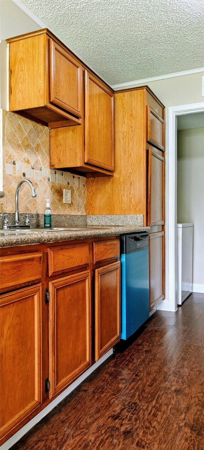 Building Photo - 8413 Sands Point Dr