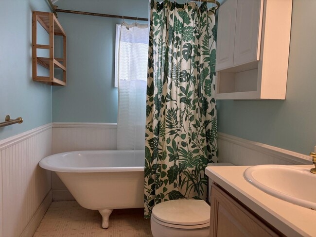 Building Photo - 433 McKinley St