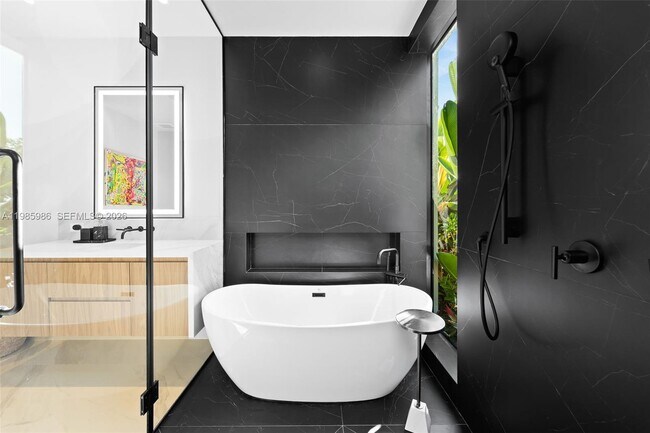 Building Photo - 8625 NE 10th Ave